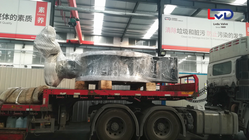 <裝車實拍>2米4電動硬密封法蘭蝶閥發往福建漳州 <裝車實拍>2米4電動硬密封法蘭蝶閥發往福建漳州